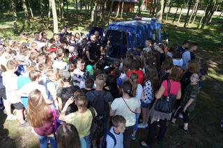 Akcja Bezpieczne wakacje w podbydgoskim Borównie. Cenna lekcja dla młodzieży z regionu! [ZDJĘCIA]