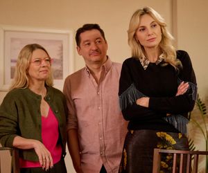 Na Wspólnej, odc. 4002. Monika (Sylwia Gliwa), Renata (Marta Jankowska), Bogdan (Wojciech Brzeziński)