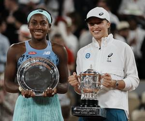 Australian Open PREMIE Nagrody pieniężne Ile zarobiła Iga Świątek w AO 2023 Ile zarobił Hurkacz? Jakie są premie w Australian Open 2023