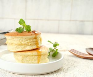 Wyborne fluffy pancakes. Te puszyste placki japońskie oczarują waniliowym aromatem