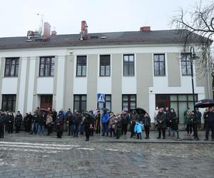 Pogrzeb Krzysztofa Respondka. Artystę żegnali rodzina i przyjaciele. Wśród nich m.in. Michał Wiśniewski i Robert JanowskiPogrzeb Krzysztofa Respondka. Artystę żegnali rodzina i przyjaciele. Wśród nich m.in. Michał Wiśniewski i Robert Janowski