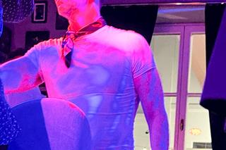 Paweł Wilczak imprezuje