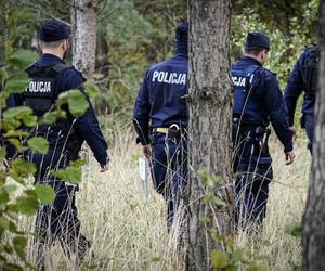 Zamknięte lasy, policjanci i żołnierze z długą bronią. Tak wygląda jedna z największych obław w historii Polski