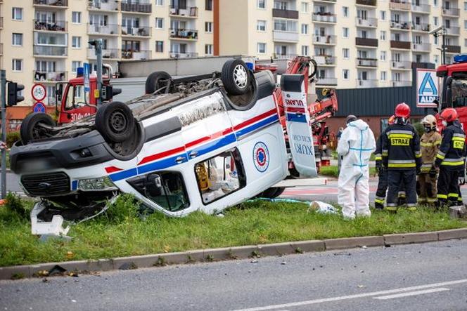 Zderzenie karetki z samochodem osobowym