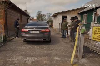 Rolnicy. Podlasie. Andrzej z Plutycz świętuje. Feta jak na otwarciu gminnej drogi. Przecięcie wstęgi, BMW i szampan