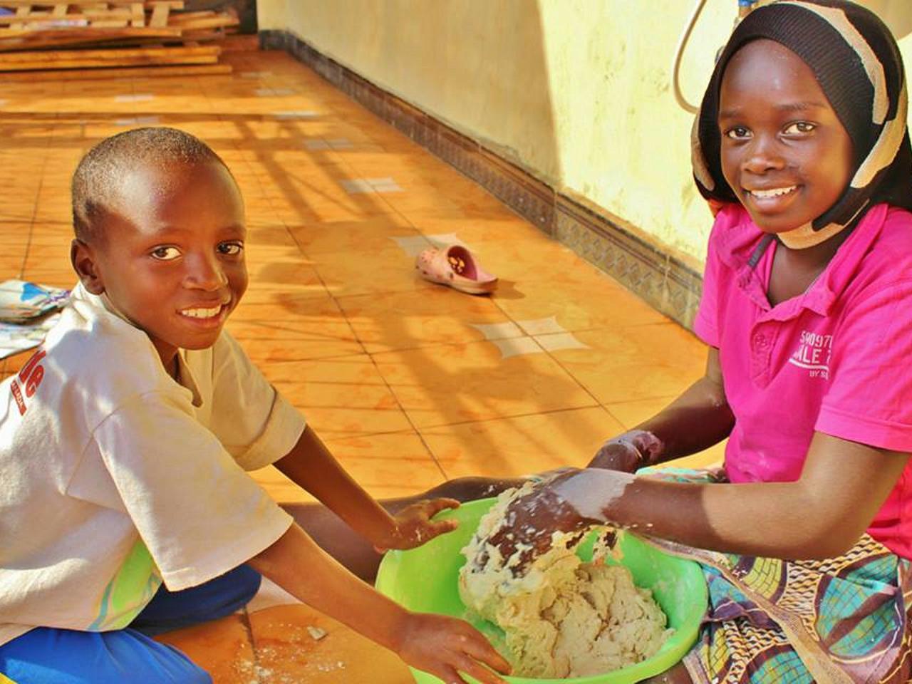 Mieszkańcy Łomży mogą pomóc w zbudowaniu biblioteki w Tanzanii! 