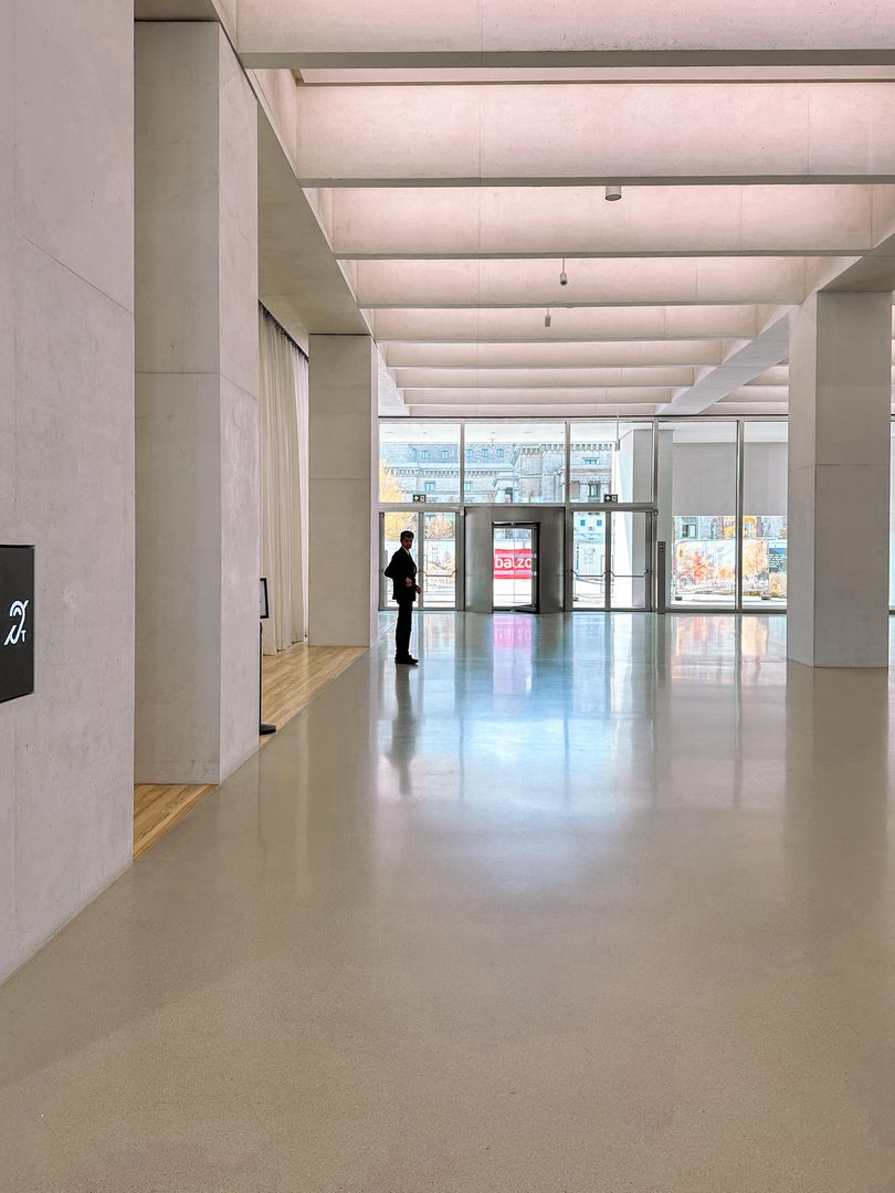 Czy przestrzenie na parterze MSN spełniają funkcje publiczne?