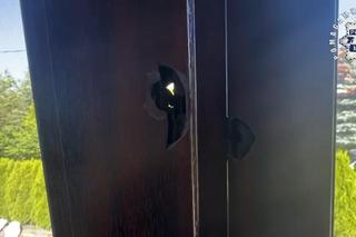 Mężczyzna oddał kilkadziesiąt strzałów w kierunku sąsiadów