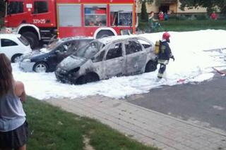 Pożar dwóch samochodów na Kopczyńskiego w Rzeszowie