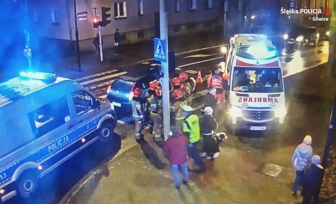 Zgroza! Wjechała w rodzinę na przejściu. Jechała z zamarzniętą szybą 