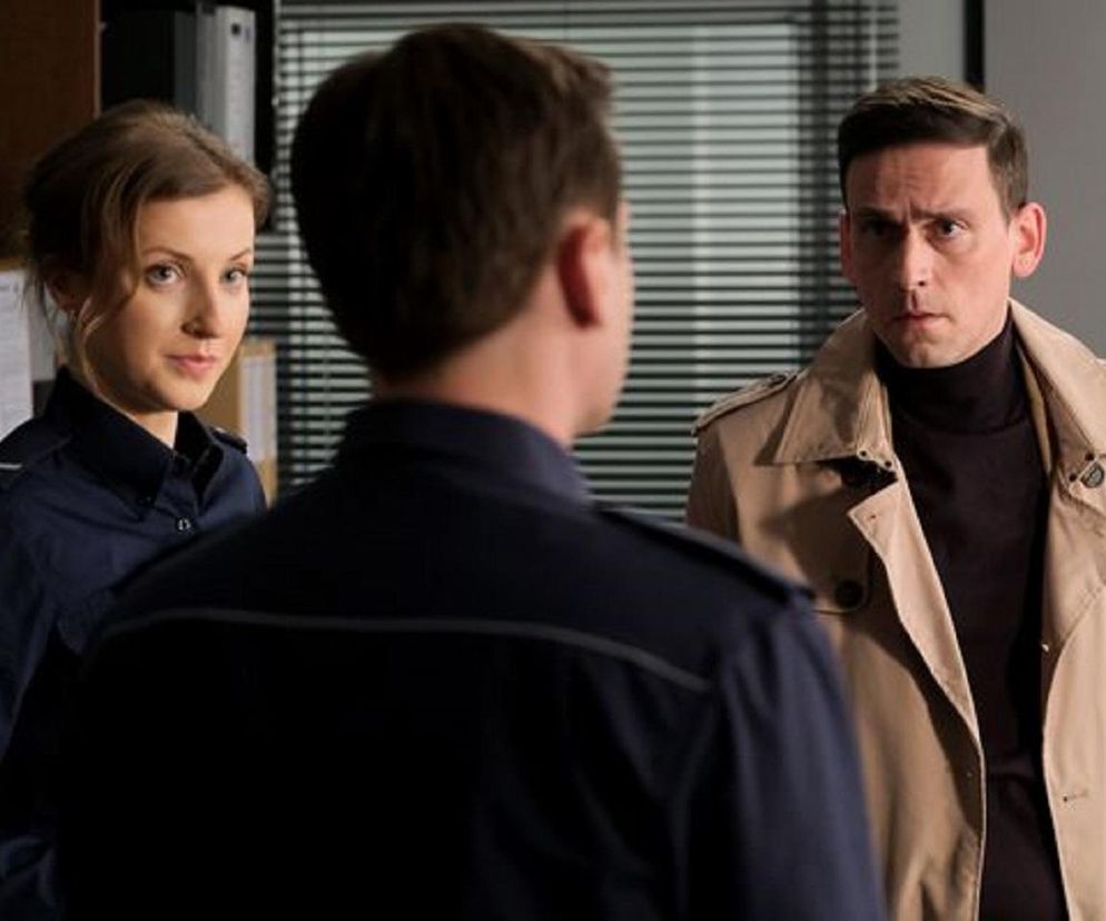 M jak miłość, odcinek 1873. Natalka (Dominika Suchecka), Adam (Patryk Szwichtenberg), Walat senior (Szymon Mysłakowski)