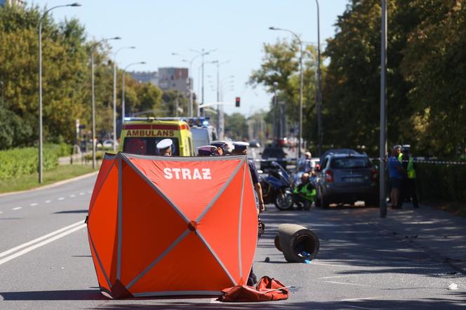 Samochód wjechał w przystanek w Warszawie