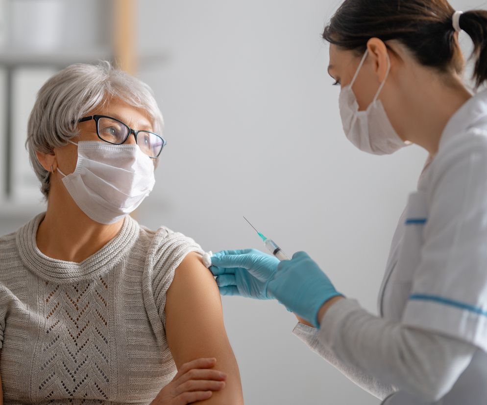 Etap pierwszy szczepień przeciw COVID-19: ważne zmiany dotyczące kolejności