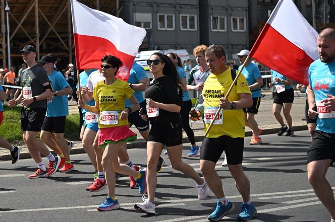 5 tysięcy zawodników wzięło udział w Biegu Konsytucji 3 Maja. Mamy zdjęcia z trasy! [GALERIA]