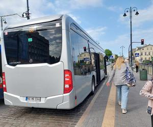 Byliśmy na przejażdżce elektrycznym autobusem po Bydgoszczy. Furorę robi jeden drobiazg 