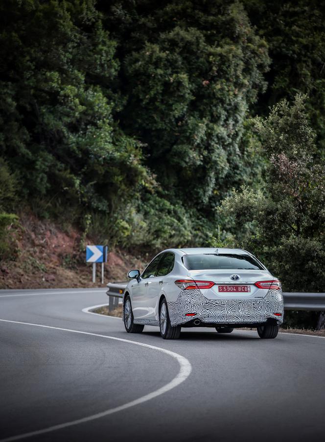 Hybrydowa Toyota Camry 2019