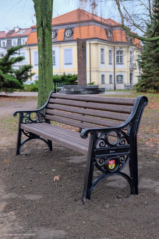 W Białymstoku zamontowano ławki i kosze odporne na zniszczenia