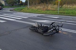 Ozorków. Śmiertelny wypadek. 55-letni motocyklista zginął w zderzeniu z osobówką [ZDJĘCIA]