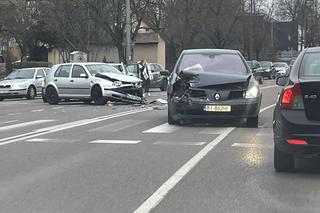 Wypadek dwóch osobówek w Białymstoku. Utrudnienia przy centrum miasta