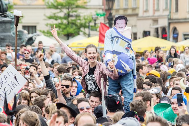 Korowód juwenaliowy na krakowski Rynek: Studenci świętują! [ZDJĘCIA]