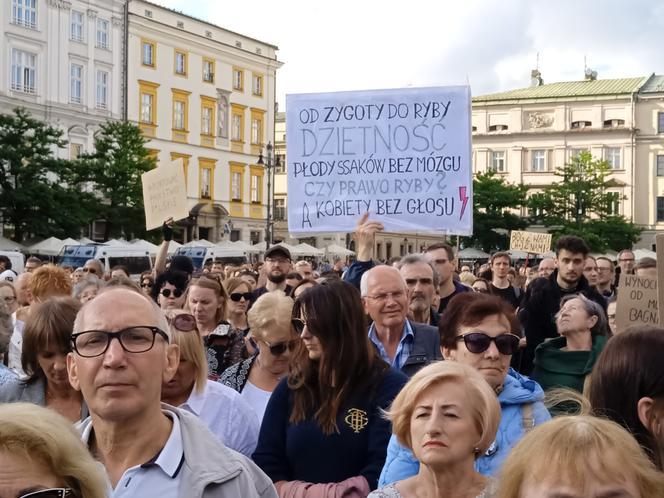 Protesty "Ani Jednej Więcej!" w całej Polsce. Kobiety wyszły na ulice po śmierci Doroty