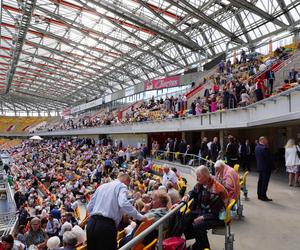 Kongres Świadków Jehowy Białystok 2024. Tłumy wiernych na Stadionie Miejskim