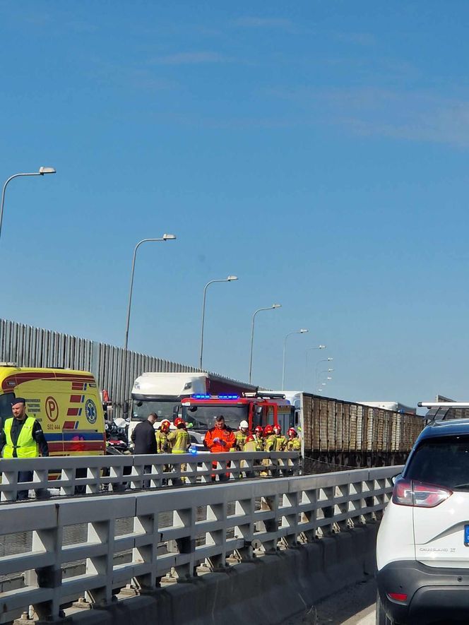 Śmiertelny wypadek na autostradzie A4 w Zabrzu. Droga jest zupełnie zablokowana