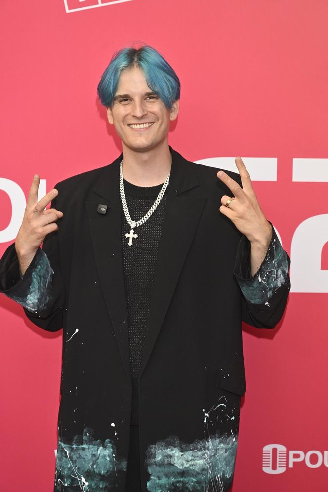 Konferencja prasowa 62. edycji Krajowego Festiwalu Polskiej Piosenki w Opolu. Tłum gwiazd na czerwonym dywanie