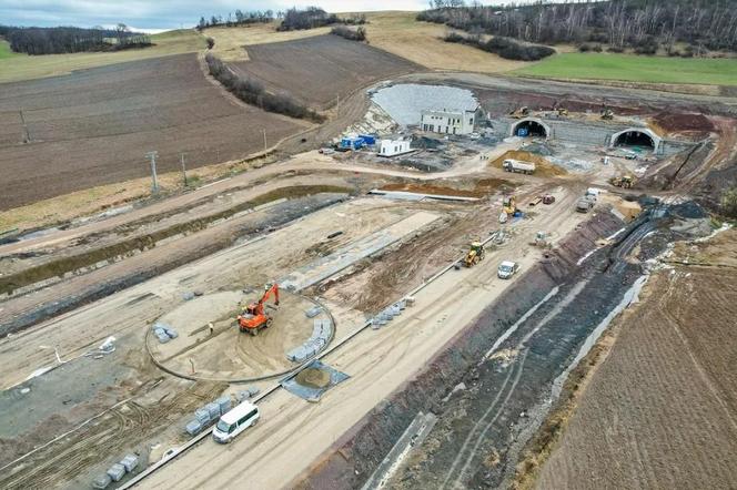 Budowa S3 na Dolnym Śląsku ma być zakończona latem. Będzie tu najdłuższy tunel pozamiejski w Polsce