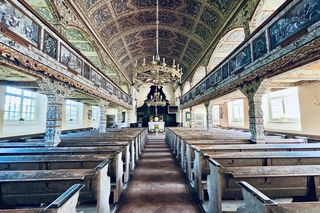 Wyjątkowy kościół w Okartowie. Wnętrze zapiera dech w piersiach