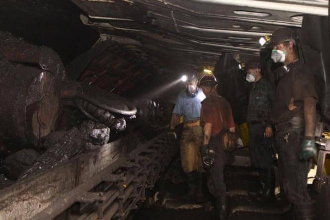 Straszny wypadek w kopalni ROW w Rydułtowach. Młody górnik został przygnieciony przez maszynę