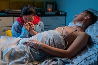 M jak miłość odc. 1736 po wakacjach. Kinga (Katarzyna Cichopek), Piotrek (Marcin Mroczek)