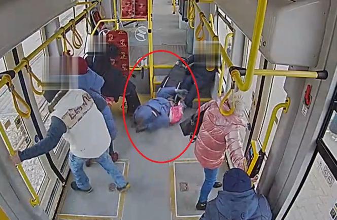 Chorzów. Piesza weszła wprost pod tramwaj. Szła z telefonem w ręce i słuchawkami w uszach