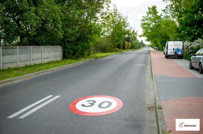 Bełchatów: Kolejne piktogramy na ulicach. Czemu mają służyć znaki naklejone na asfalcie? 