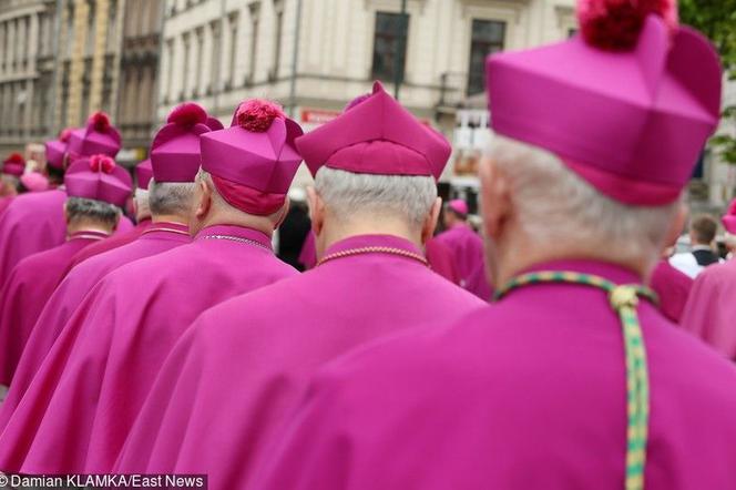 Biskupi, księża, duchowni, episkopat