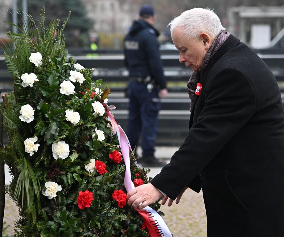 Jarosław Kaczyński wraz z delegacją PiS złożył wieńce przed pomnikami Ojców Niepodległości