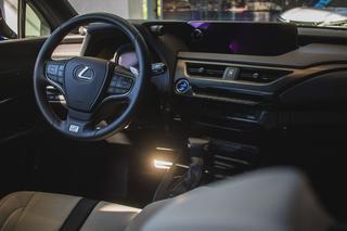 Lexus UX już w polskich salonach
