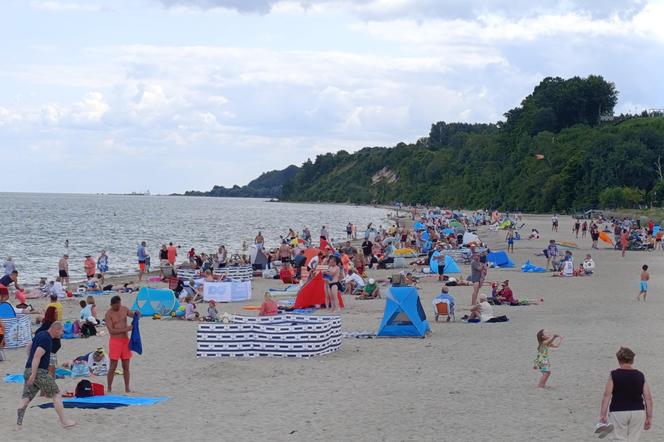 Plaża Mechelinki. Tłum w każdą sobotę i niedzielę