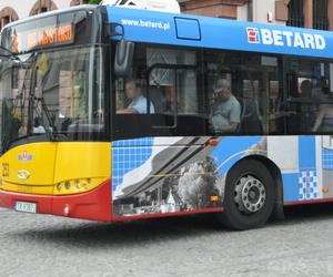 Zniżki dla dzieci z rodzin wielodzietnych na przejazdy autobusami. Radni podjęli decyzję