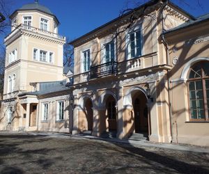 Ten pałac w Łódzkiem to perła architektury i symbol patriotyzmu. Po wojnie służył za komendę MO