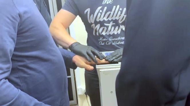 „Cyngiel” stambulskiej mafii wpadł w Warszawie! Miał przy sobie naładowaną broń