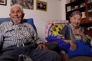 Są razem od 91 lat - pobrali się będąc jeszcze dziećmi. MAJĄ ARMIĘ WNUCZĄT! [WIDEO]