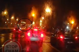 Kraków: kierowca z impetem wjechał w pieszego. Ranny wzbił się kilka metrów nad ziemię