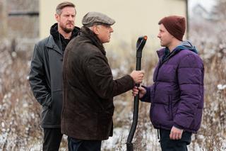 Na Wspólnej, odc. 3571: Hebel (Tadeusz Huk), Seba (Bartosz Głogowski), Aleks (Adam Turczyk) 