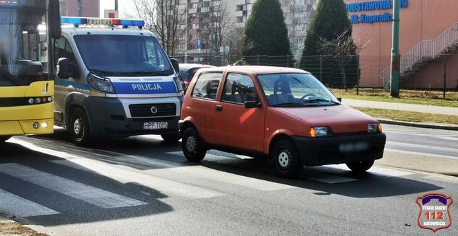 Seniorka z Cinquecento potrąciła nastolatki na przejściu dla pieszych