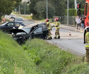 Zderzenie dwóch aut w Kraśniku. Jedno z nich dachowało