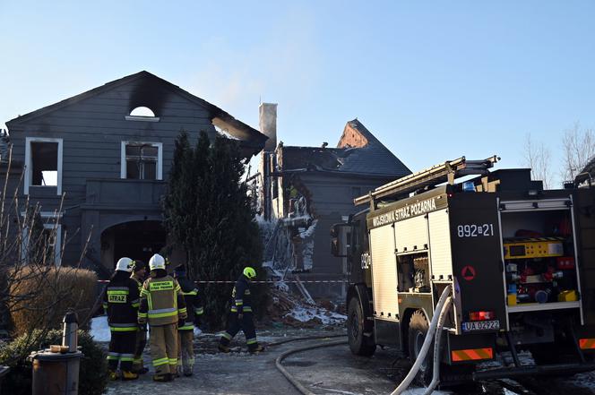Pożar doszczętnie zniszczył dom pod Gryficami. Eksplodowały butle gazowe