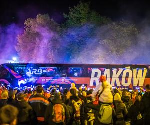 Raków Częstochowa Mistrzem Polski! Nocna feta w Częstochowie