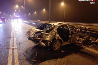 Koszmarny wypadek na S1 w Mierzęcicach! Zmasakrowany samochód i powalona ciężarówka [ZDJĘCIA]