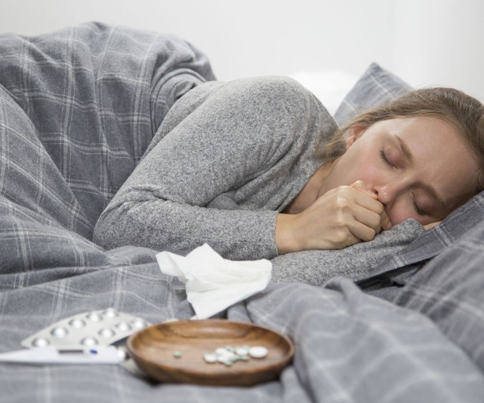 Terapię lekami mukolitycznymi oraz preparatami wykrztuśnymi warto wspomagać domowymi sposobami, które także spowodują rozrzedzanie wydzieliny.